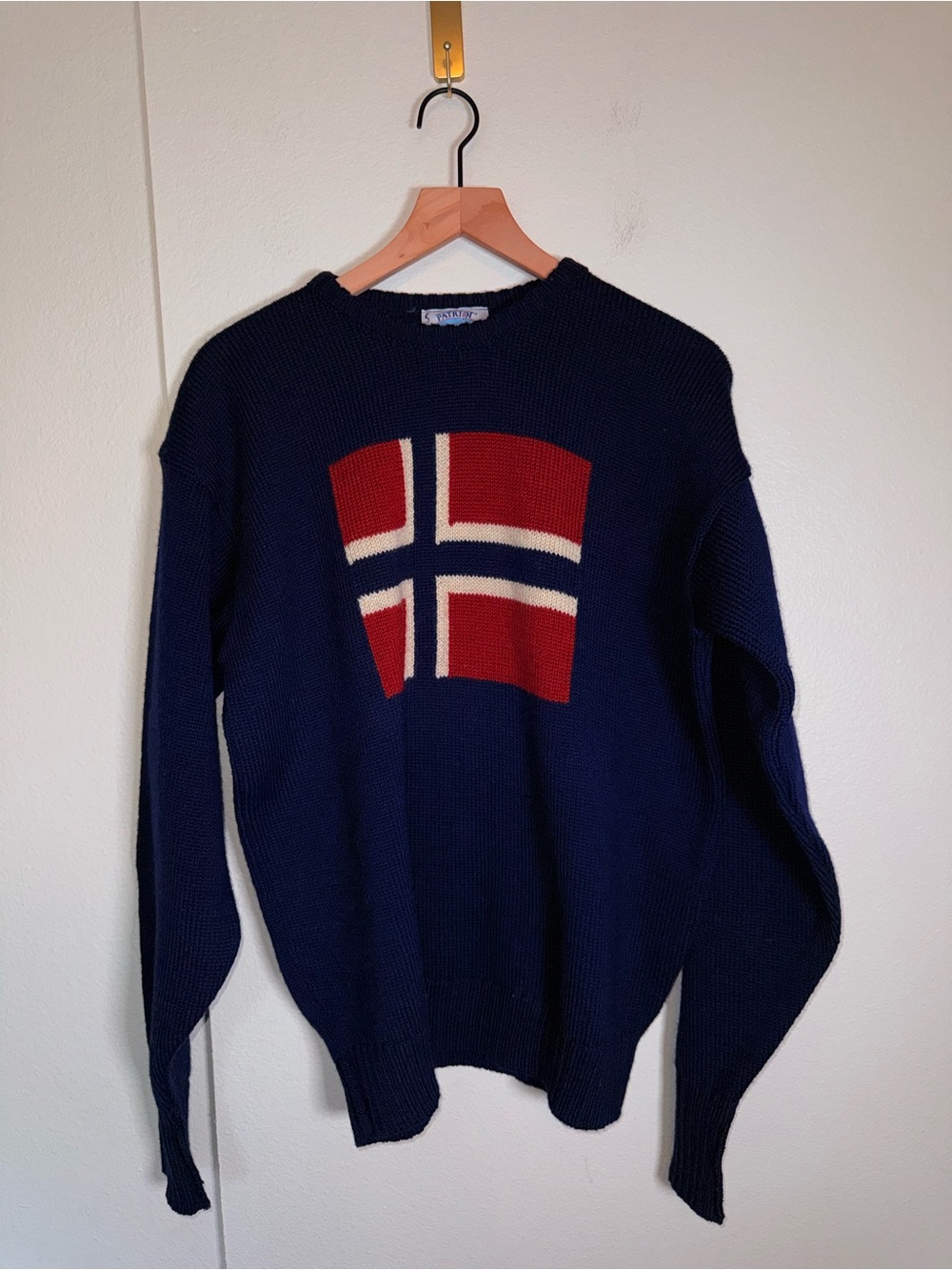 VINTAGE PATRIOT wool Norwegian flag Navy and Red Men's Knit Sweater L
